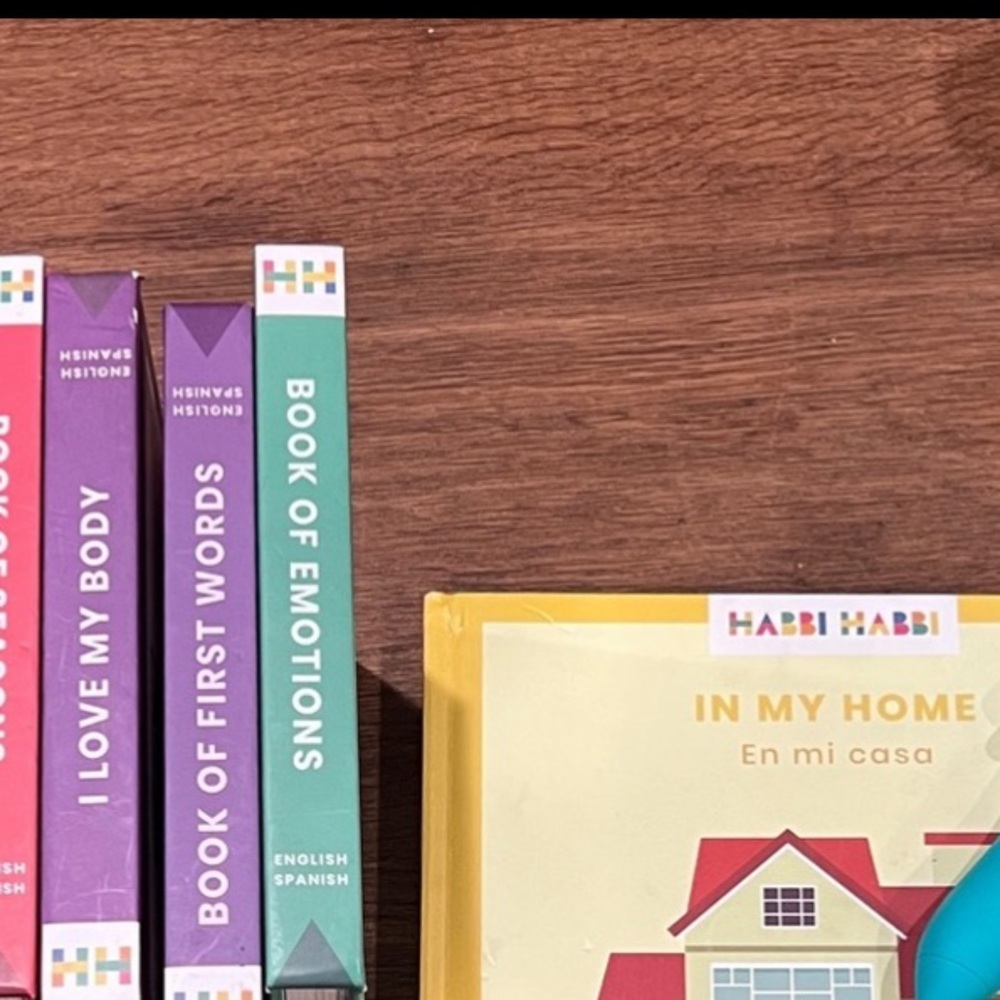 8 Habbi Habbi Spanish Set - books + wand